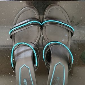 Woman's Nicole sandals